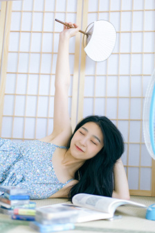 楼上的小女孩